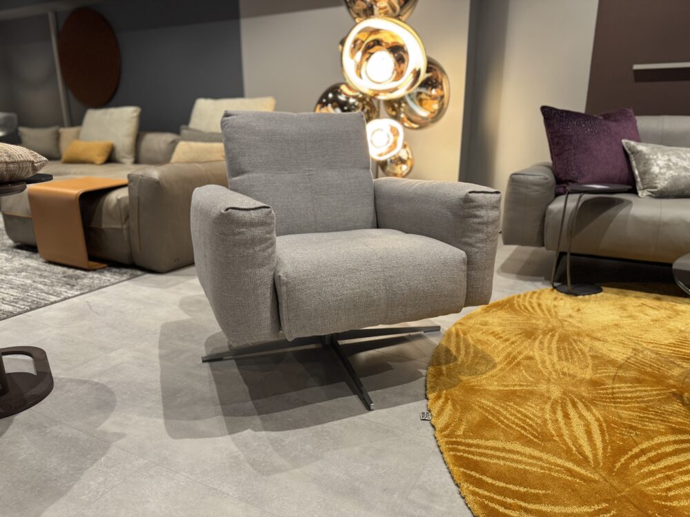 ROLF BENZ RB 50 SWIVEL ARMCHAIR